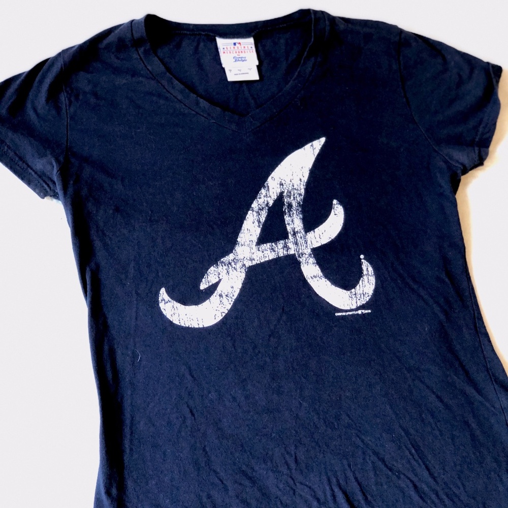 V-neck Braves t shirt